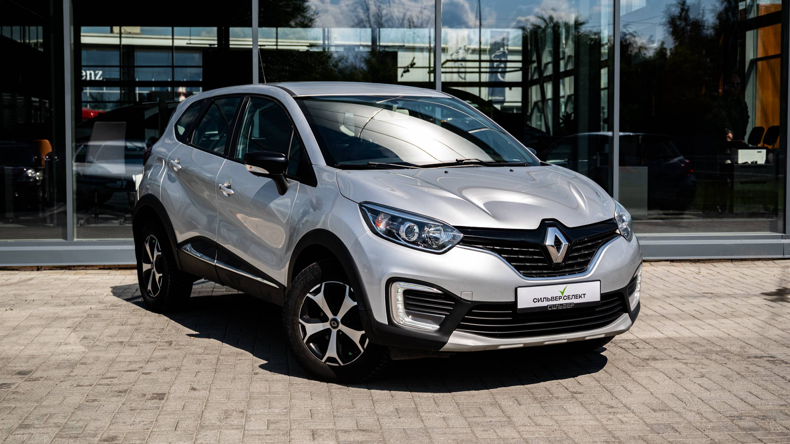 RENAULT KAPTUR СВЕТЛО-СЕРЫЙ