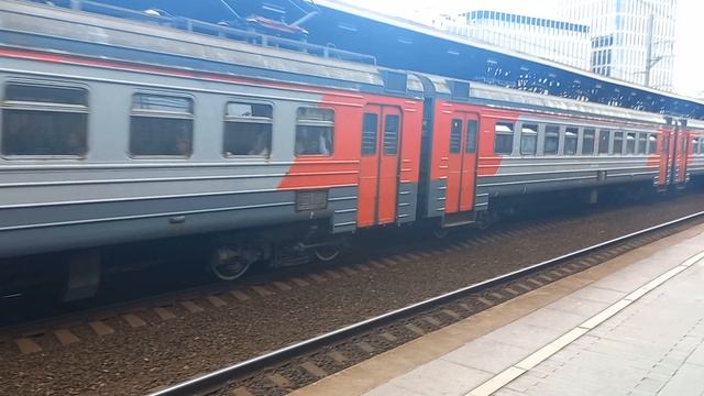 электричка "Эд4м" отправляется от белорусского вокзала