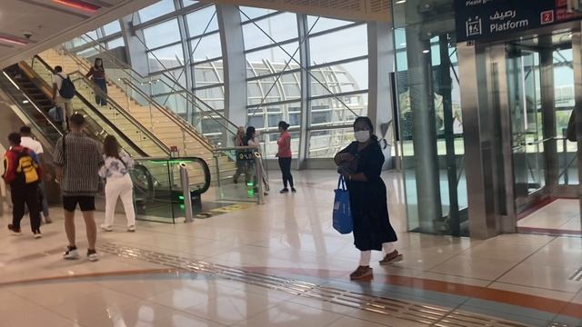 Метро В Дубае немного запутался ))