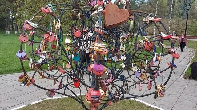 Дерево любви на 42 км Волокаламского шоссе (3)