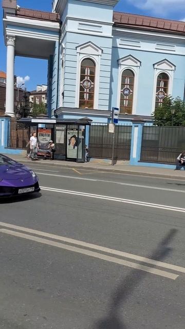 Ламборгини хуракан разгоняется со светофора