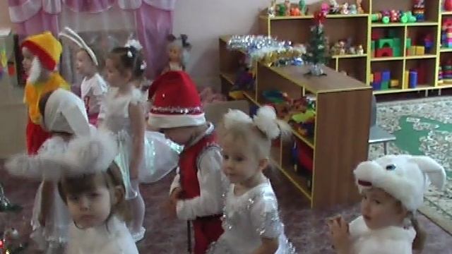 Первый новогодний утренник Мишеньки_25 декабря 2007 г_1 часть