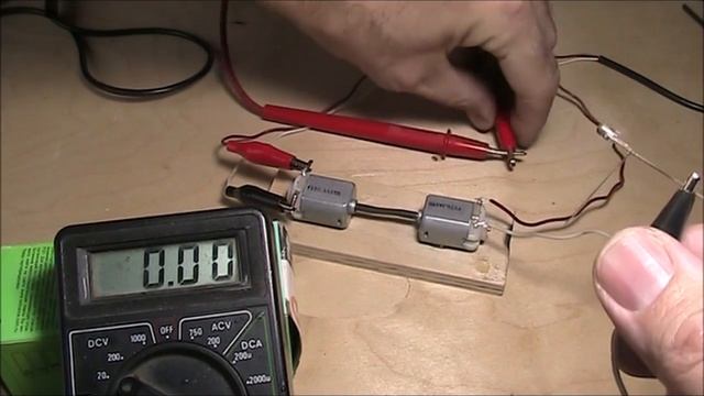 Использовать электромоторчик как генератор для его же вращения