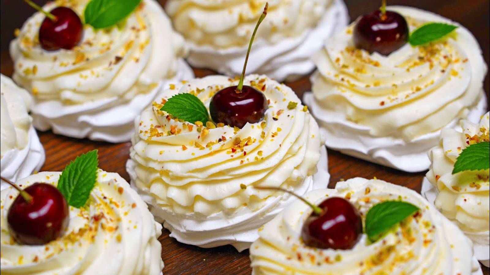 ПОТРЯСАЮЩЕ ВКУСНОЕ ПИРОЖНОЕ ПАВЛОВА 😍 Буквально ТАЕТ во РТУ! Рецепт