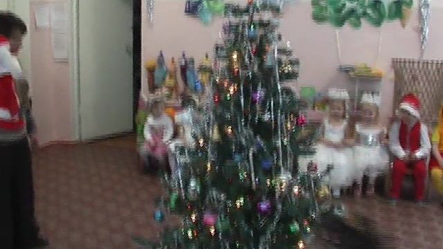 Первый новогодний утренник Мишеньки_2 часть