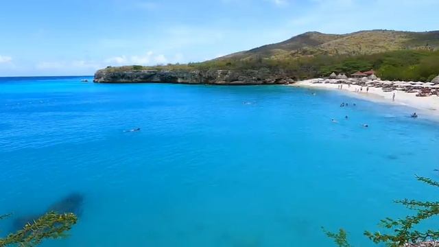 Красивый пляж и море