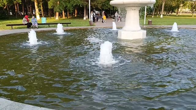 Шум воды успокаивает, услаждает, умиротворяет и, конечно, радует .Фонтан Нефтекамска.