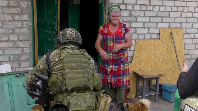 Мы продолжаем оказывать помощь людям, пострадавшим от украинских националистов !!!