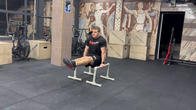 Удержание уголка в упоре|L-sit hold