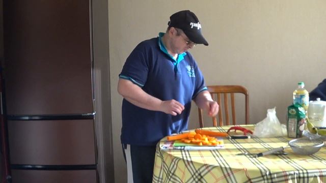 Поменяться местами примерил на себя роль домохозяина #домохозяин #кулинария #смешно