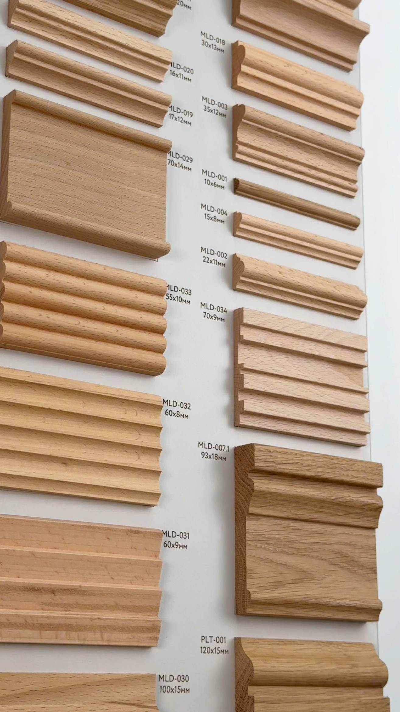 Коллекция молдингов STAVROS — точные формы, безупречная геометрия, массив дерева