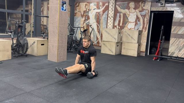 Удержание уголка в упоре на гантелях|L-sit hold on dumbbells