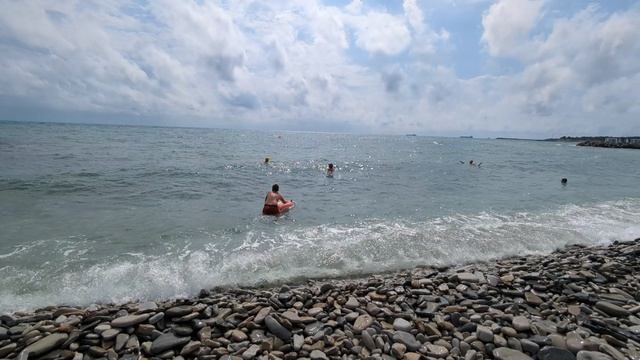 Море сегодня, Геленджик, вода чистая, погода налаживается! 26 июня 2025 года, обстановка на пляже