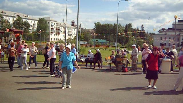 25.06.25, в парке ДК Окунева, состоялась концертно-танцевальная программа Сегодня вечером г.Н.Тагил