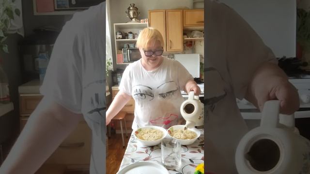 Кушать😁
