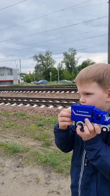 На жд переезде выпуск уже в субботу