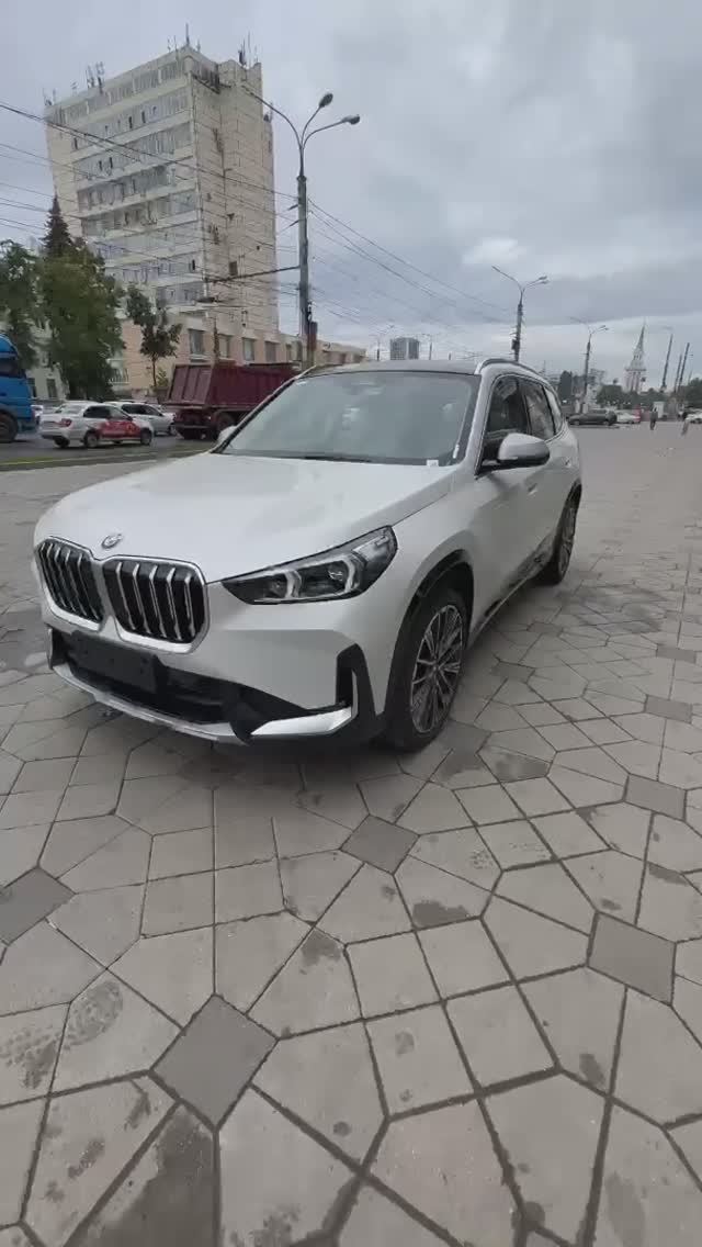 BMW X1 Белый На Коричневом