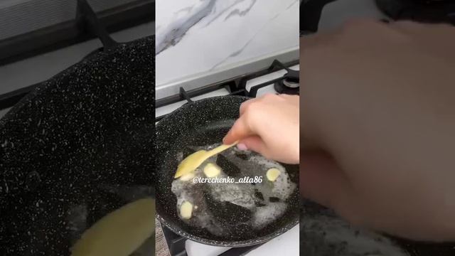 Салат с морепродуктами с ресторанной подачей
