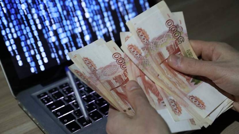 В Красноярске пенсионерка передала мошеннику 2 млн рублей