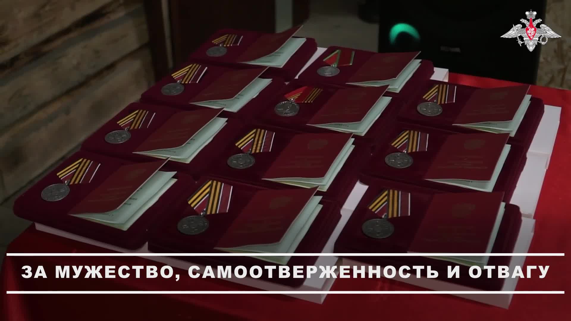 🎖 В тыловом районе зоны СВО состоялось награждение военнослужащих танкового полка 90-й гвардейск...