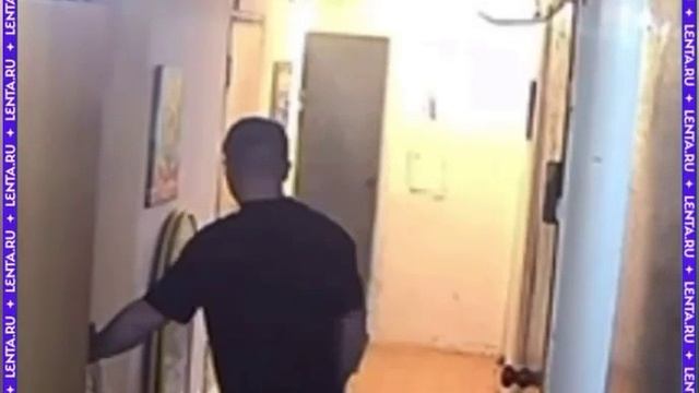 Мужчины заминировали дверь соседа из-за громкой музыки.