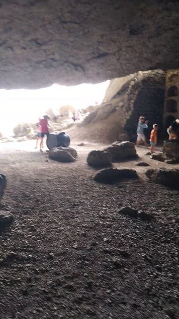 Старинный грот на тропе Галицина в Новом Свете на Чёрном море