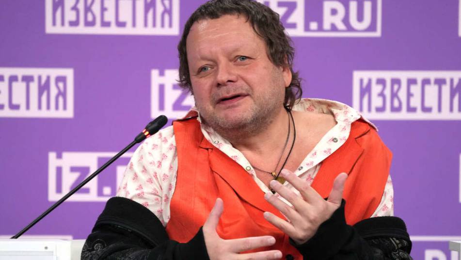 "Неверный у вас коуч": лидер группы "Бахыт-Компот" обратился к поклонникам Лесли