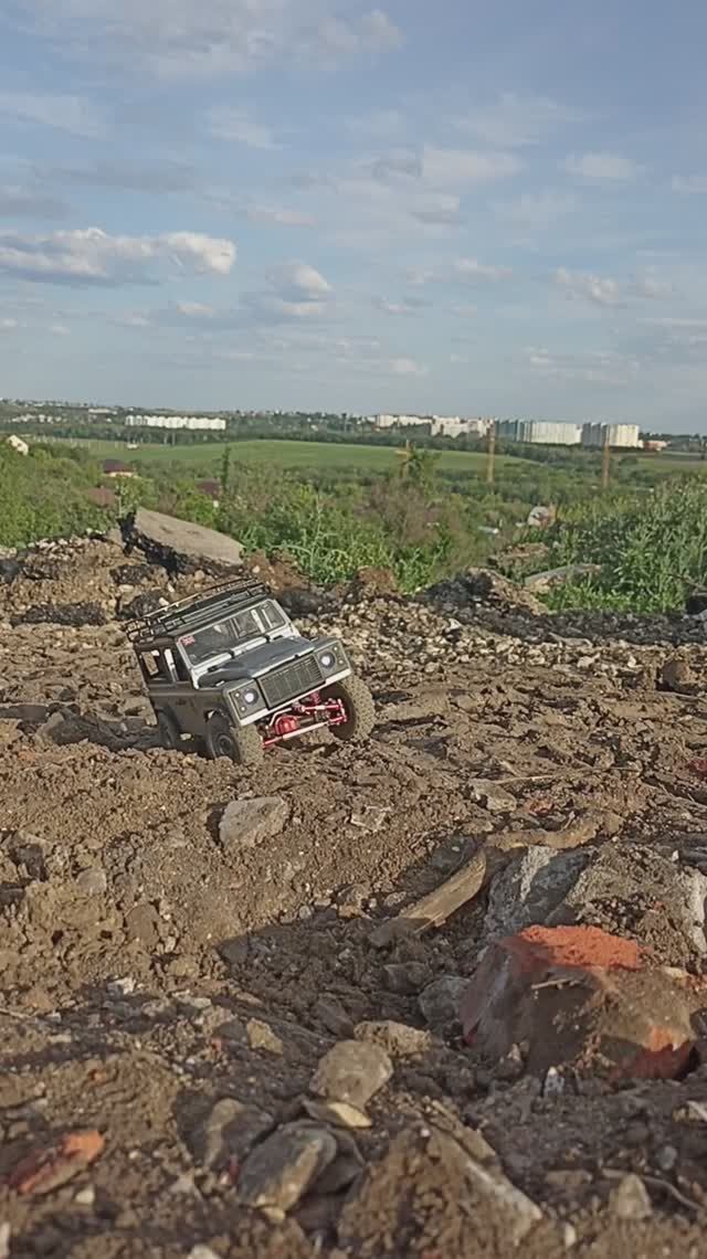 Медленно едем на mn99s #rc #rccar #crawler #4x4rc #scale #rclife #mnmodel #mnrc #mn99s #defender