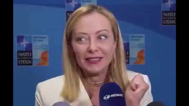 И жизнь хороша, и жить хорошо_ Не веришь? Спроси у Мелони...
