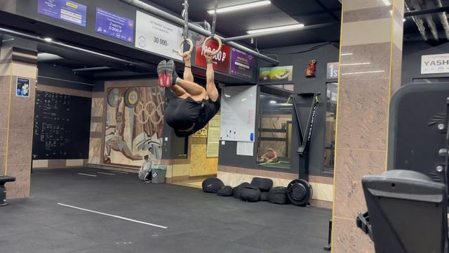 Строгие подъемы коленей к локтям в висе на кольцах|Strict Knee to elbow on the ring