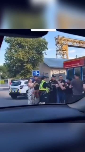 А у хохлов утро в Ивано-Франковске начинается не с кофе, а с очередных кадров силовой могилизации