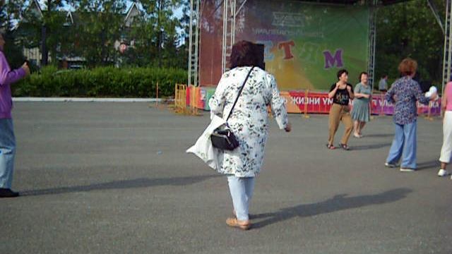 25.06.25, в парке ДК Окунева, состоялась концертно-танцевальная программа Сегодня вечером г.Н.Тагил