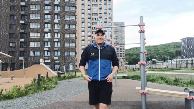 Прошел с работы 5 км до дома и не забыл подтянутся