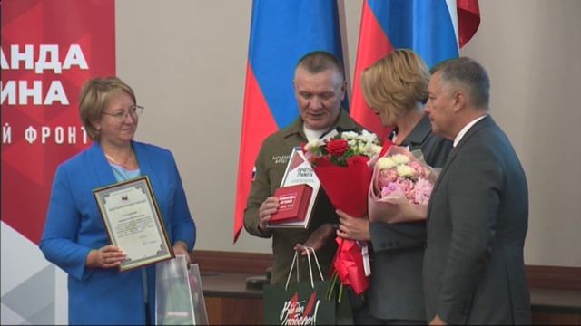 Грамоты от Народного фронта и Знаки общественного признания «Команды Путина» вручил отважным жителям