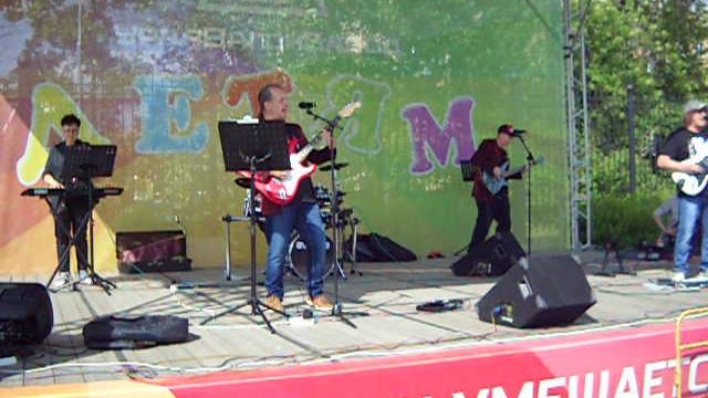 25.06.25, в парке ДК Окунева, состоялась концертно-танцевальная программа Сегодня вечером г.Н.Тагил