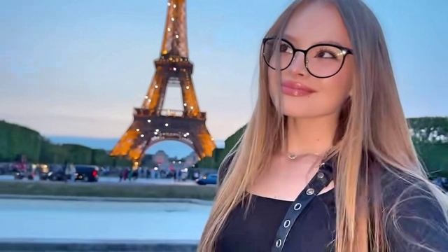 Живые обои Милана Стар