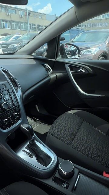 Opel Astra Седан Base 1.6 MT 2014г