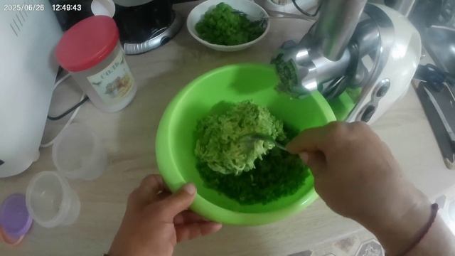 Готовлю чесночное масло из чесночных стрелок.