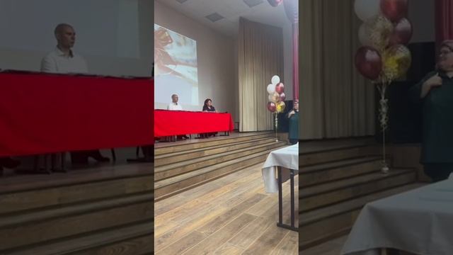 Выдача свидетельств выпускникам школы №27 ПКГО