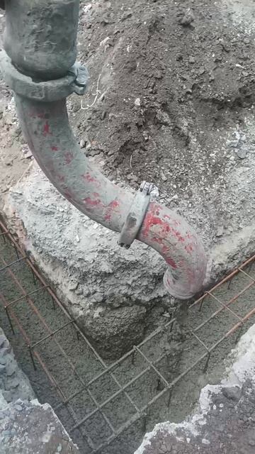 Льем в землю.... Бетонные работы