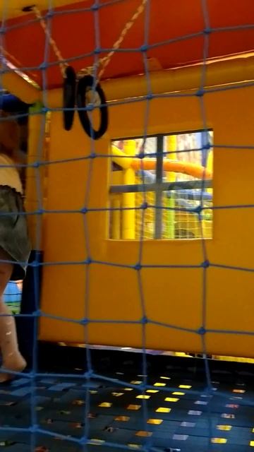 Детки в клетке