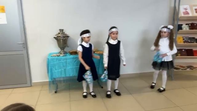 Танец под песню " Светит месяц"