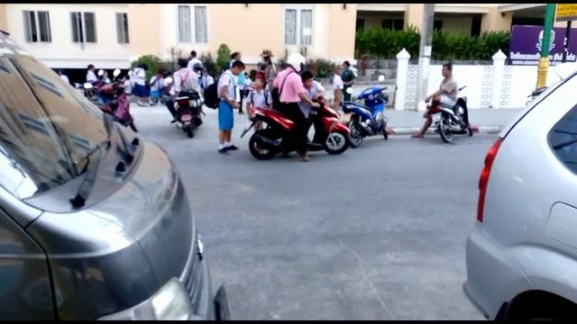 Домой со школы, Таиланд.