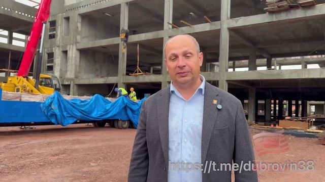 Первые поддоны с кирпичом уже на точке! Продолжается строительство школы в 26 микрорайоне