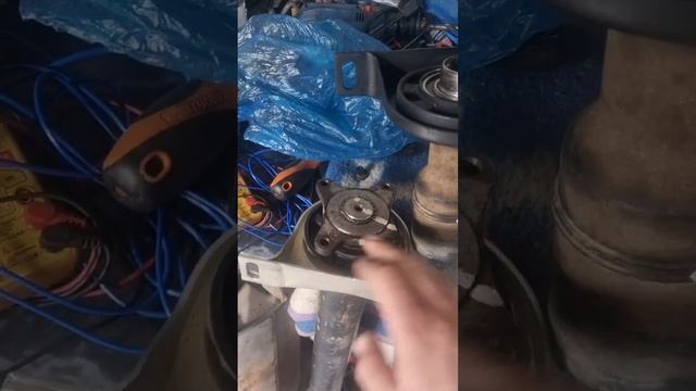 Меняю подвесные подшипники карданного вала на W906 Sprinter