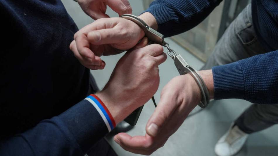 Еще двух последователей блогера Лесли задержали за домогательства в Москве