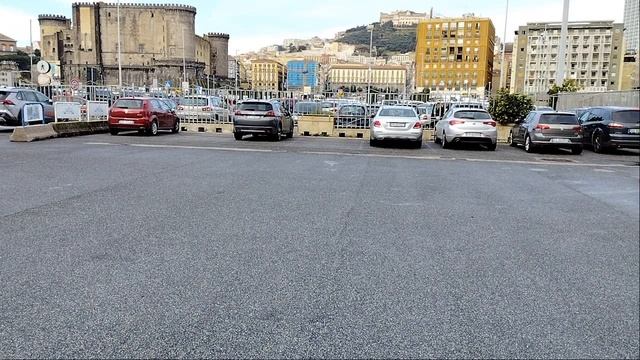 Неа́поль, дословно — «новый город»