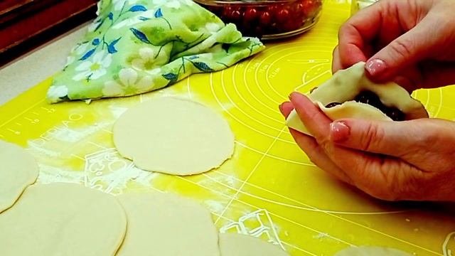 ,,ЛАПТИ - САМЫЕ ВКУСНЫЕ ВАРЕНИКИ с ВИШНЕЙ с КОСТОЧКОЙ.Вкус нашего детства