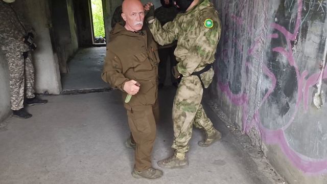 Неспортивный ножевой бой.