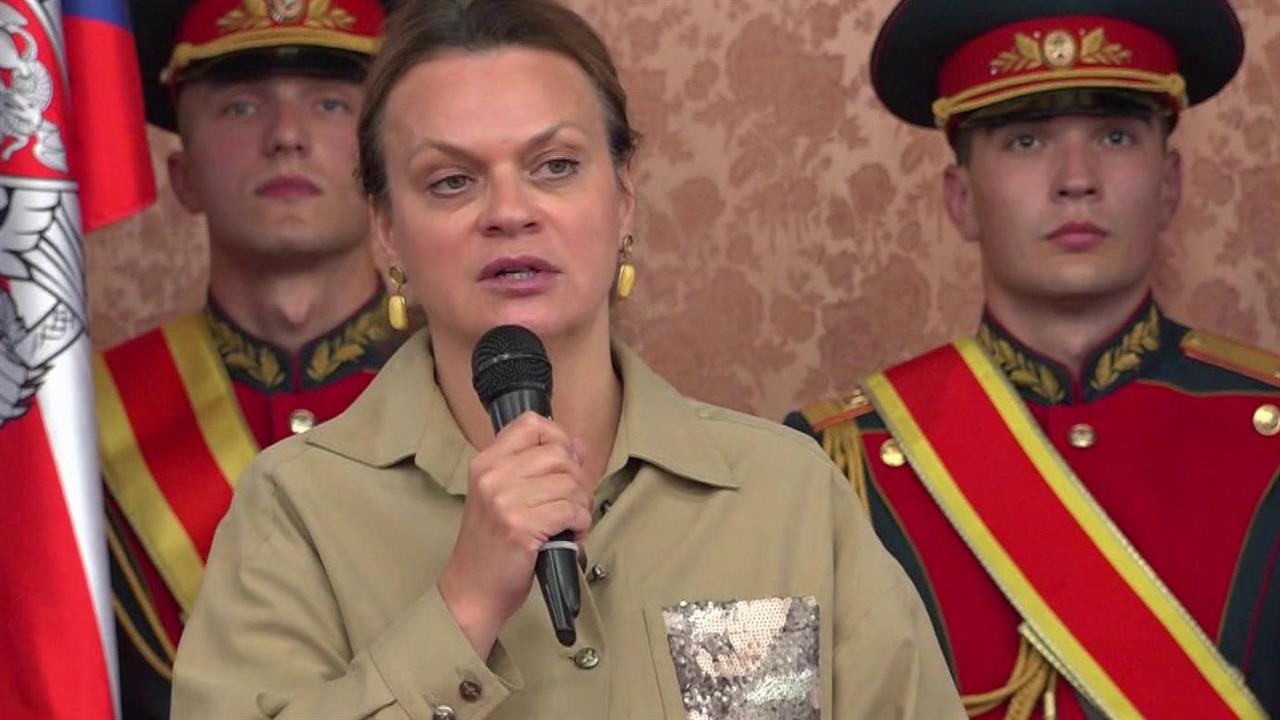 Военнослужащим и сотрудникам филиала госпиталя имени Бурденко вручили ключи от служебных квартир